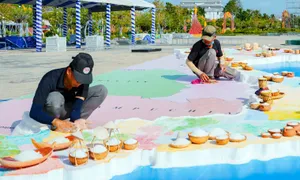 Bản đồ, đờn kìm làm từ nửa tấn muối ở Bạc Liêu Bản đồ, đờn kìm làm từ nửa tấn muối ở Bạc Liêu